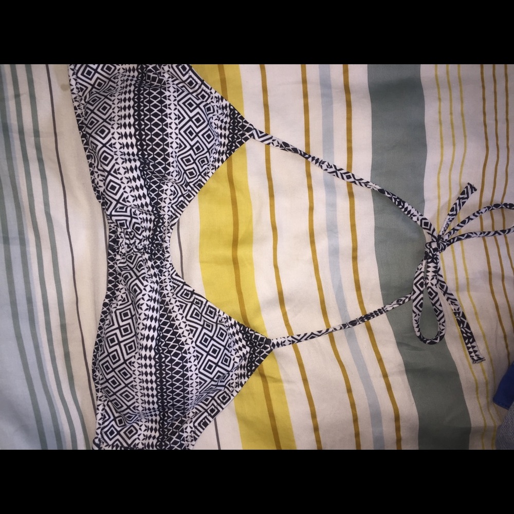 NEVER WORN VS bikini top